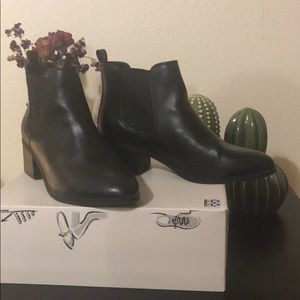 ellie chelsea black ankle boot